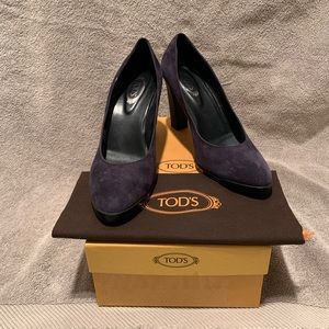 Tod’s navy blue suede heels